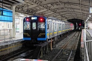 JR鶴見線E131系＆川崎市バスで「港湾・工場夜景」の旅、11/23開催