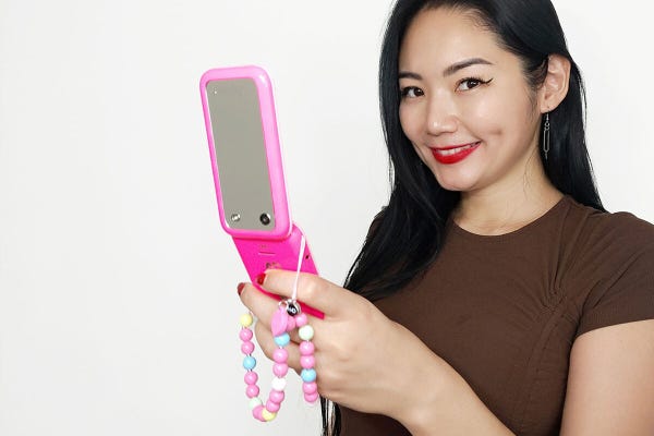 バービー人形をモチーフにしたピンク色のケータイ「Barbie Phone」が海外登場