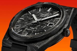 TISSOT、PRX新作はタフな漆黒カーボンの40mm パワーマティック80