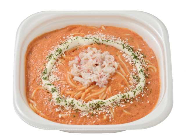 「本ズワイ蟹をのせたトマトクリームパスタ」(594円)