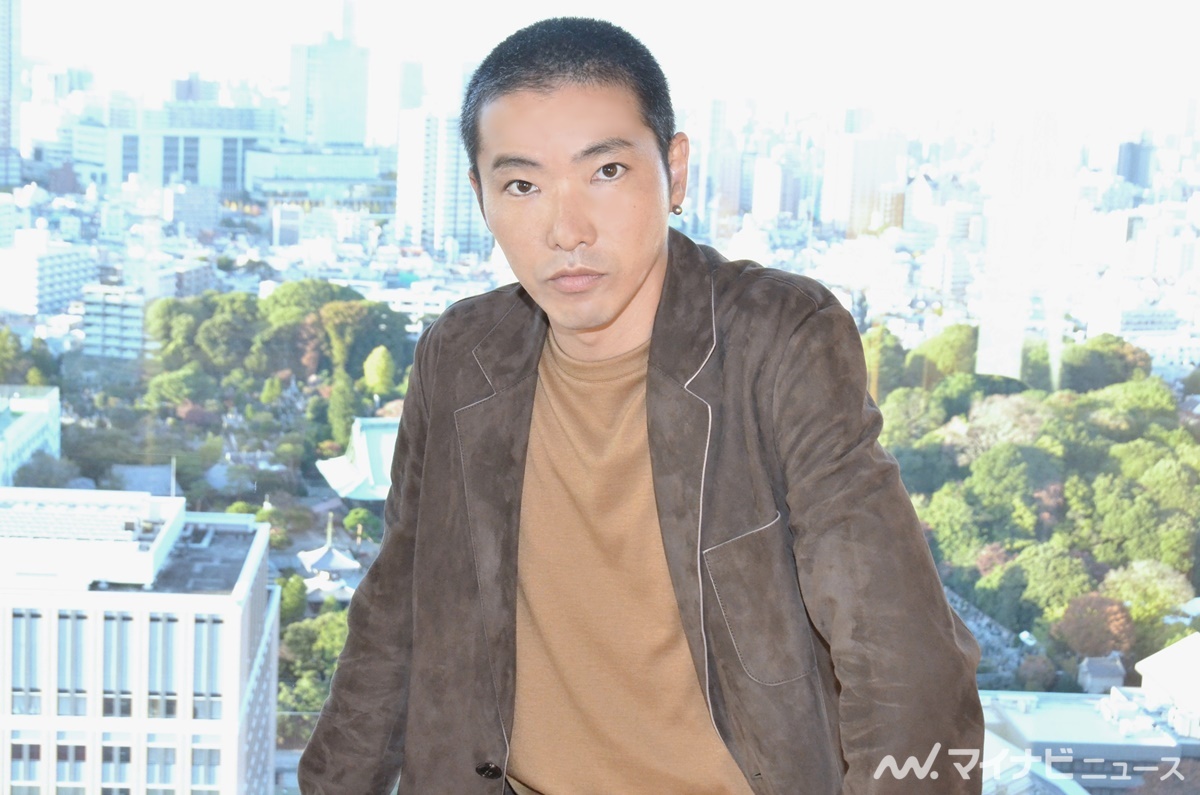柄本佑、綴じない写真集に挑戦した理由「バラバラだと