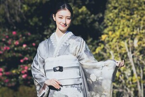 ぐんぴぃとのデート動画も反響呼んだ宮本茉由、美しい晴れ着姿を披露