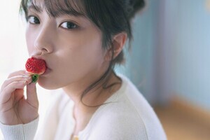 乃木坂46与田祐希、3rd写真集発売「殻を破った等身大の私」　オーストラリアで水着&ランジェリー姿