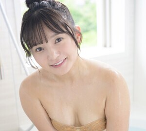 西永彩奈、ナチュラルな雰囲気と大人の色気でキュート＆セクシー