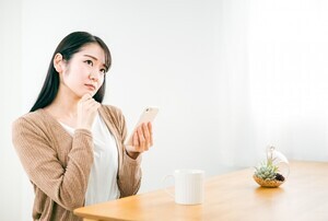 LINEで「うん」とだけ返事をする女性の心理とは? 脈ありか見極めるポイントも