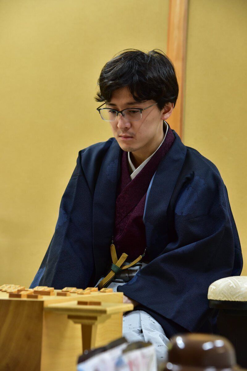 この前日には同門の斎藤明日斗五段がＢ級２組昇級と六段昇段を決めた。兄弟子に続けるか（写真は第９期叡王戦五番勝負第５局のもの 撮影：編集部）