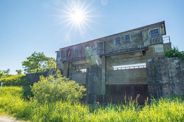 【北海道釧路町】雄大な自然とレトロな水門が生み出す絶景、隠れた名品のふるさと納税返礼品とは?