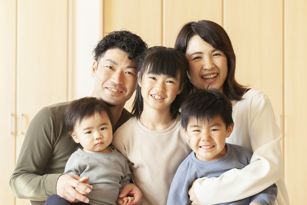 本当に「年収1,200万円で子ども3人」は厳しいのか