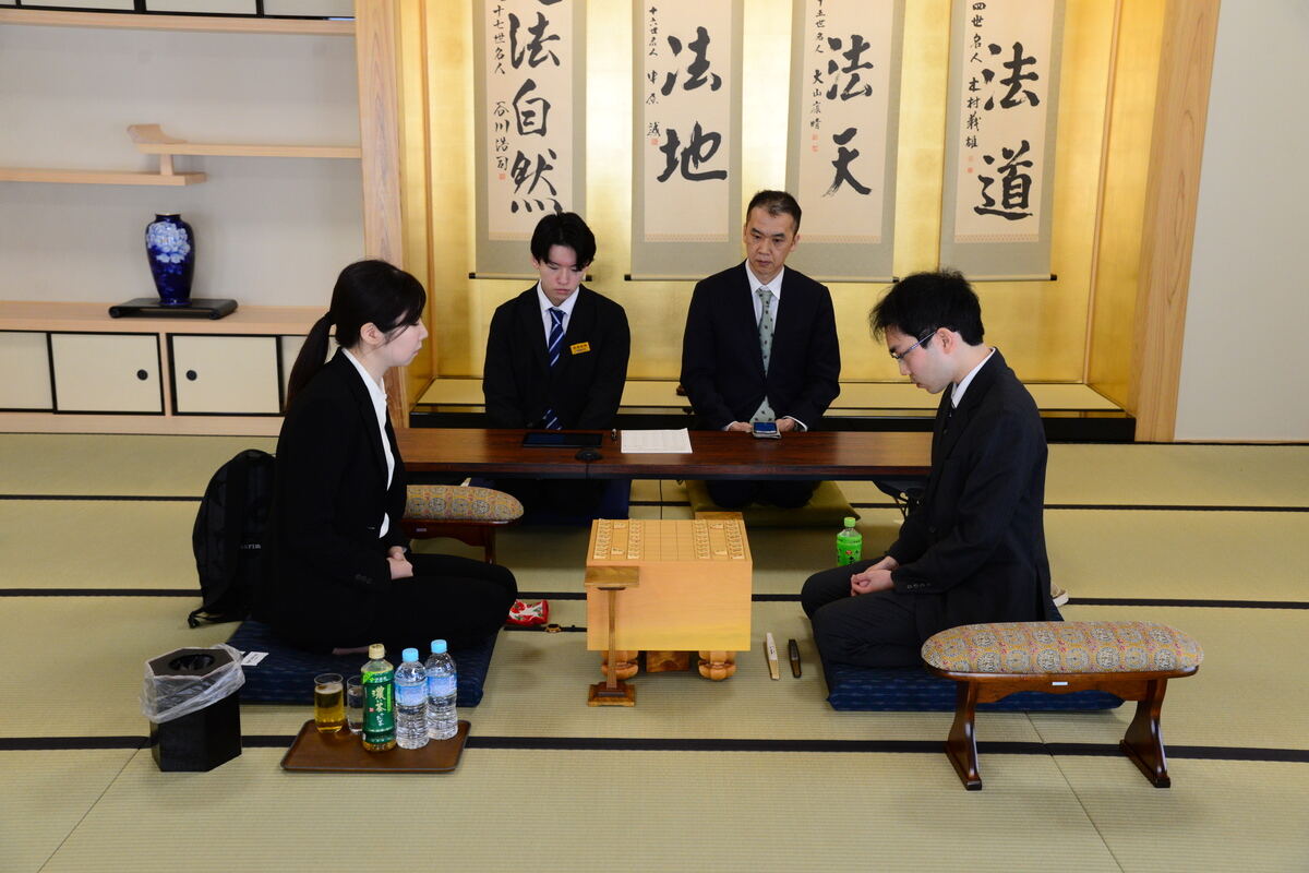 熱戦を見せた柵木四段と西山女流三冠（撮影：田名後健吾）