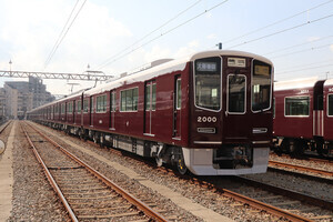阪急電鉄の新型通勤車両2000系、2/24デビュー! 宝塚線で運行開始へ
