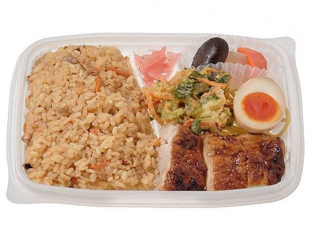 「鶏めし御飯幕の内」(591円)