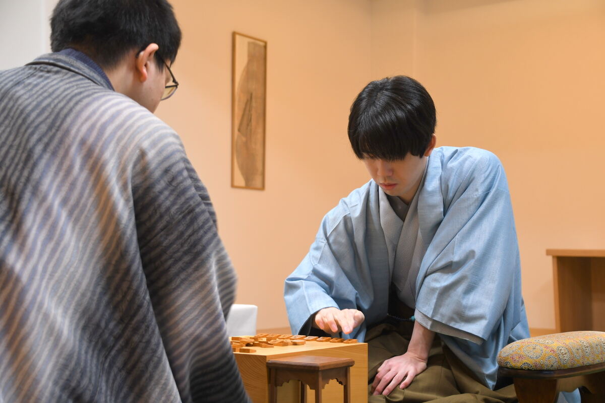 藤井王将は次局に向けて「スコアのことは意識せずに臨みたい」と謙虚に抱負を語った（提供：日本将棋連盟）