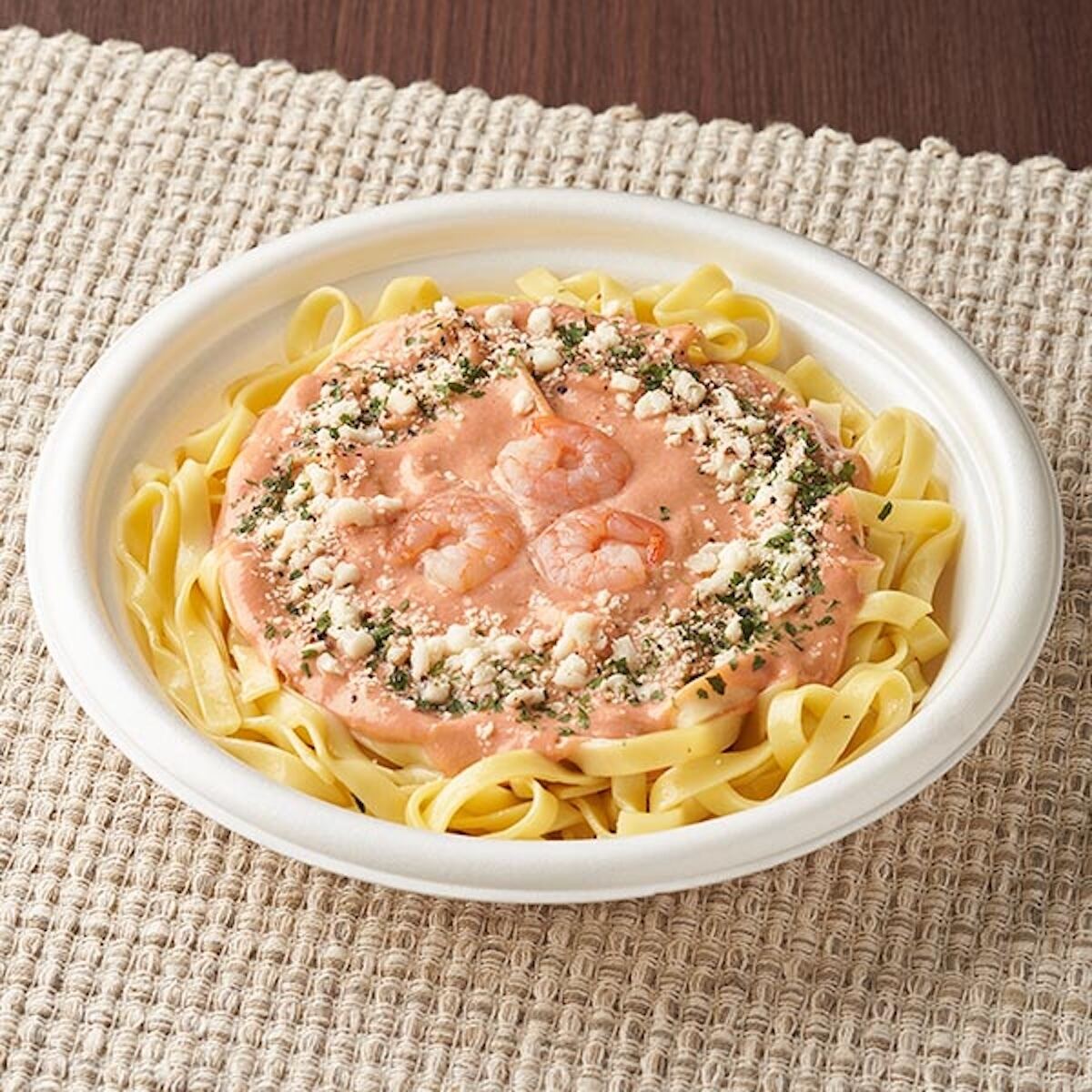 「【鎌倉パスタ監修】海老のトマトクリームパスタ」(550円)