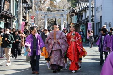 【福岡県八女市】まち全体で楽しむ! 伝統的で華やかなひな祭りとは? ふるさと納税返礼品で伝統玩具も