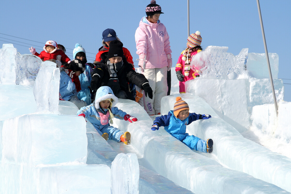 “流氷のまち”北海道紋別市で氷の世界を満喫できるお祭りとは? ふるさと納税返礼品で流氷クルーズも