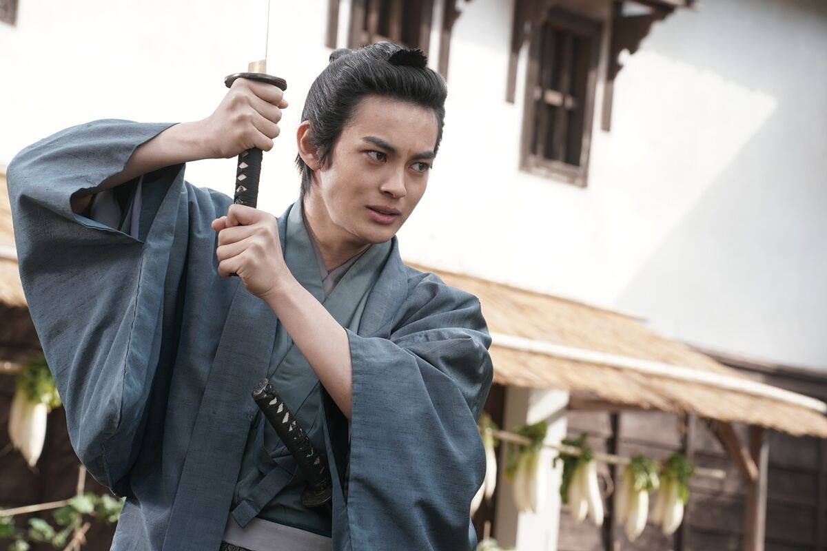 『はぐれ鴉』に主演する神尾楓珠