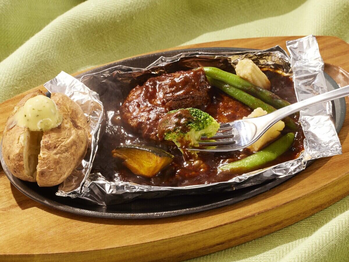 ココス「温野菜の濃厚ビーフシチュー 包み焼きハンバーグ 145g」