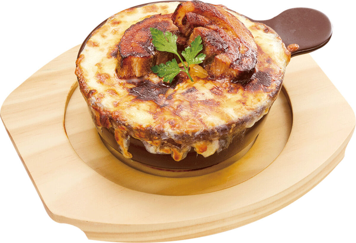 ジョリーパスタ「“窯焼きチーズパスタ” ローストポークのクリーミーデミトマト～ポルケッタ～」