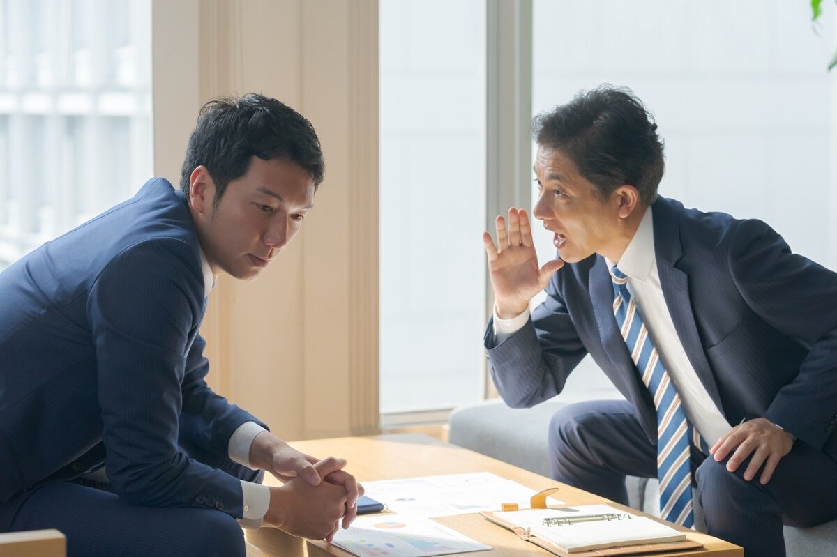 職場で仕事中、私語が多い人の心理