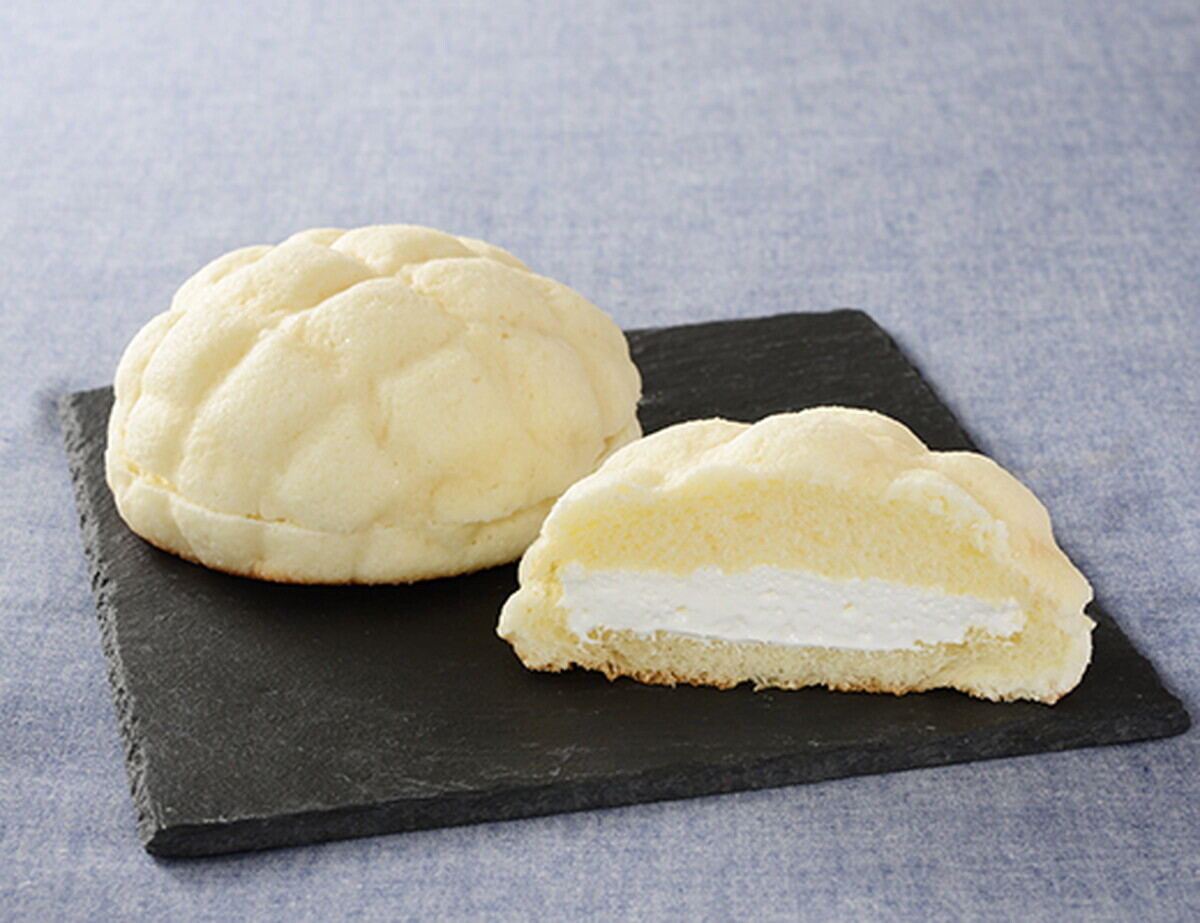 「白いホイップメロンパン」(160円)