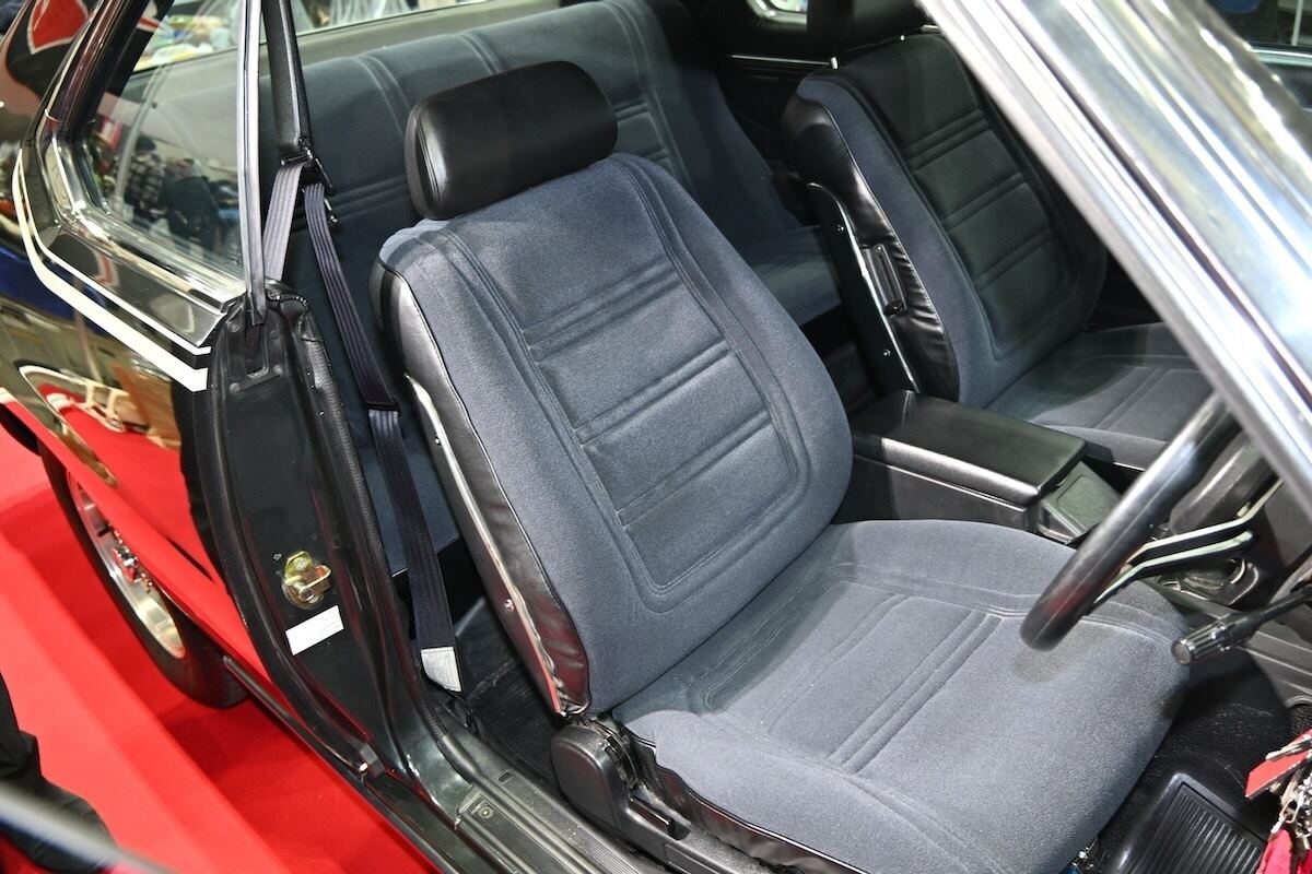 日産自動車「スカイライン ジャパン」(C210型)の特別限定モデル「ブラッキー」