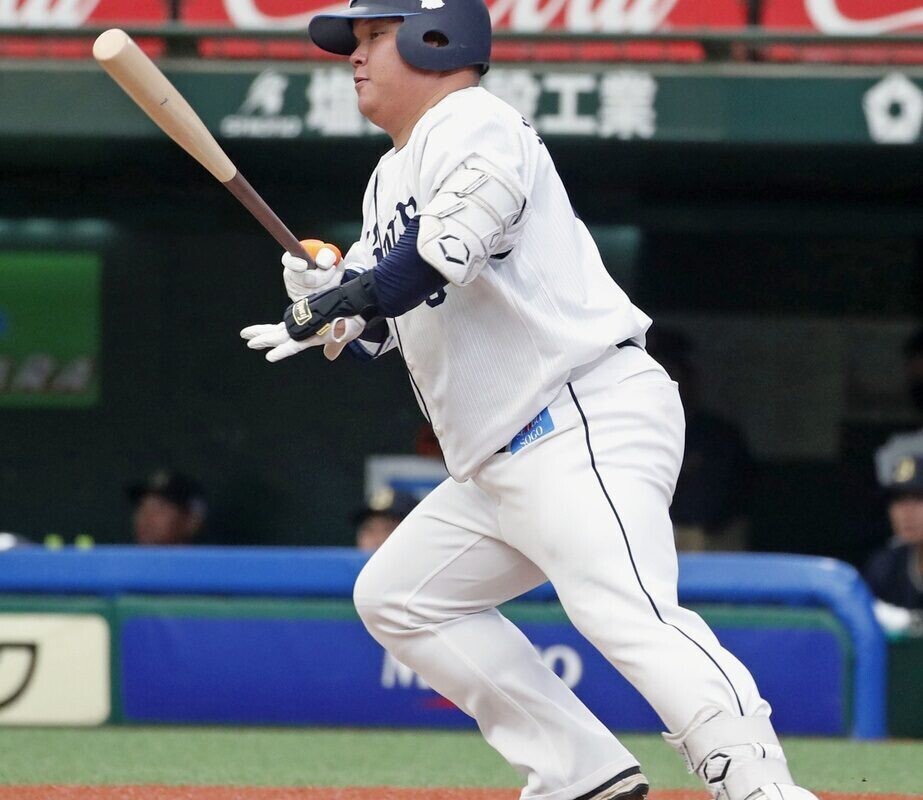 西武・渡部健人 (C) Kyodo News