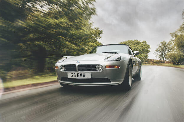 BMW Z8の不動の価値:未来的なスポーツカーの魅力