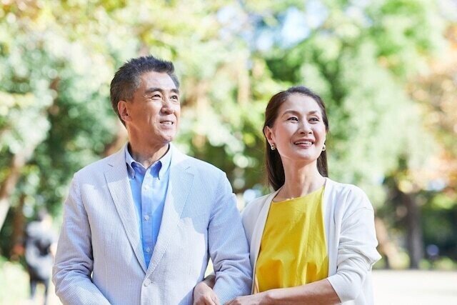 
                厚生労働省は、2025年度（令和7年度）の年金額が前年度比1.9％の引き上げとなることを発表しました。これは、物価変動率や賃金変動率、さらには将来の被保険者数や平均余命を考慮した結果とされています。また、多様なライフコースに応じた年金額も示されました。
            
