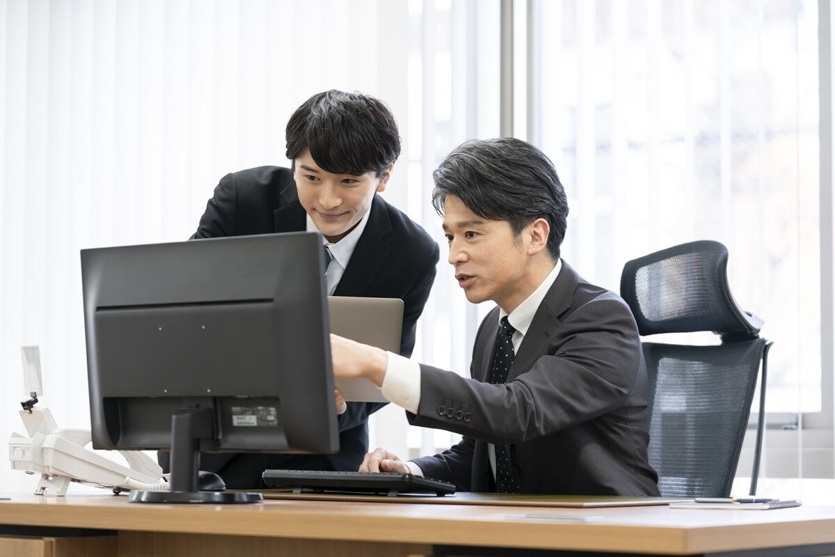  いちいち聞かないと仕事を教えてくれない上司・先輩への対処法