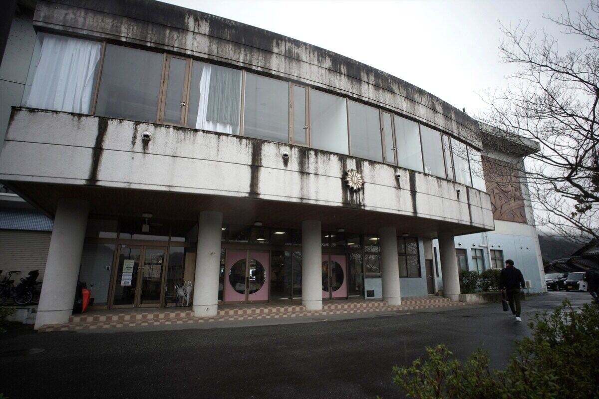 旧八頭町立隼小学校