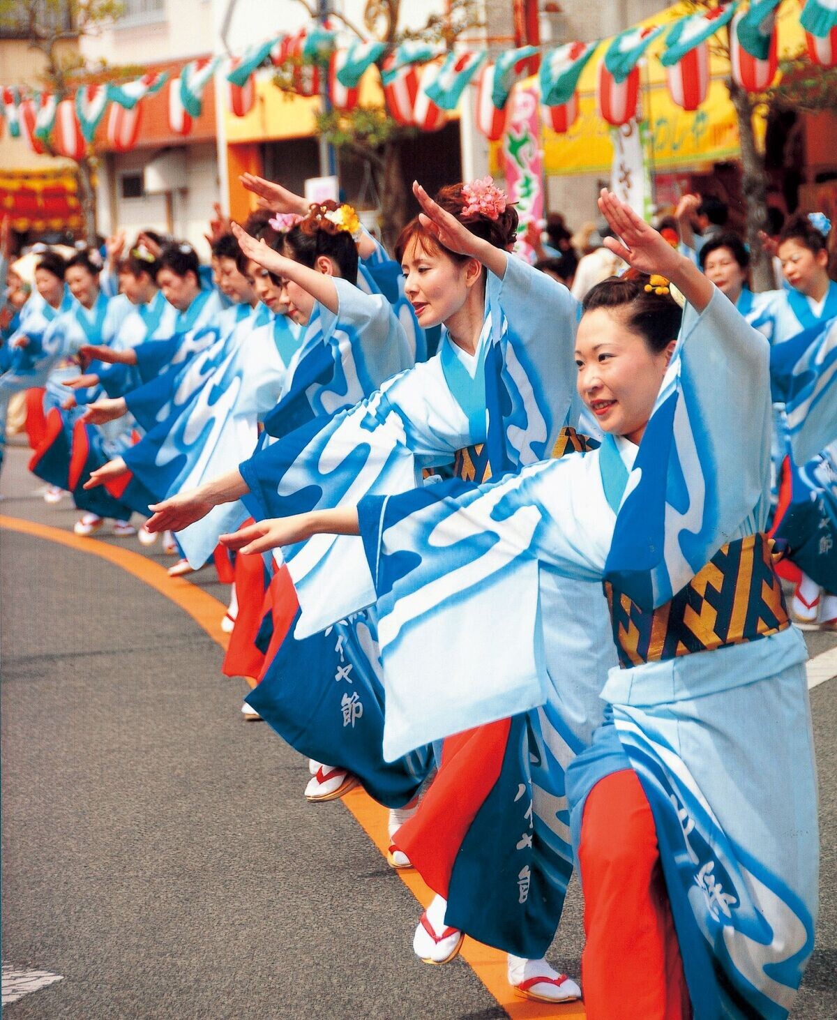圧巻の“ハイヤ節”総踊りや漁船のパレードが春を告げる熊本県天草市のお祭りとは? 特産品はふるさと納税返礼品に