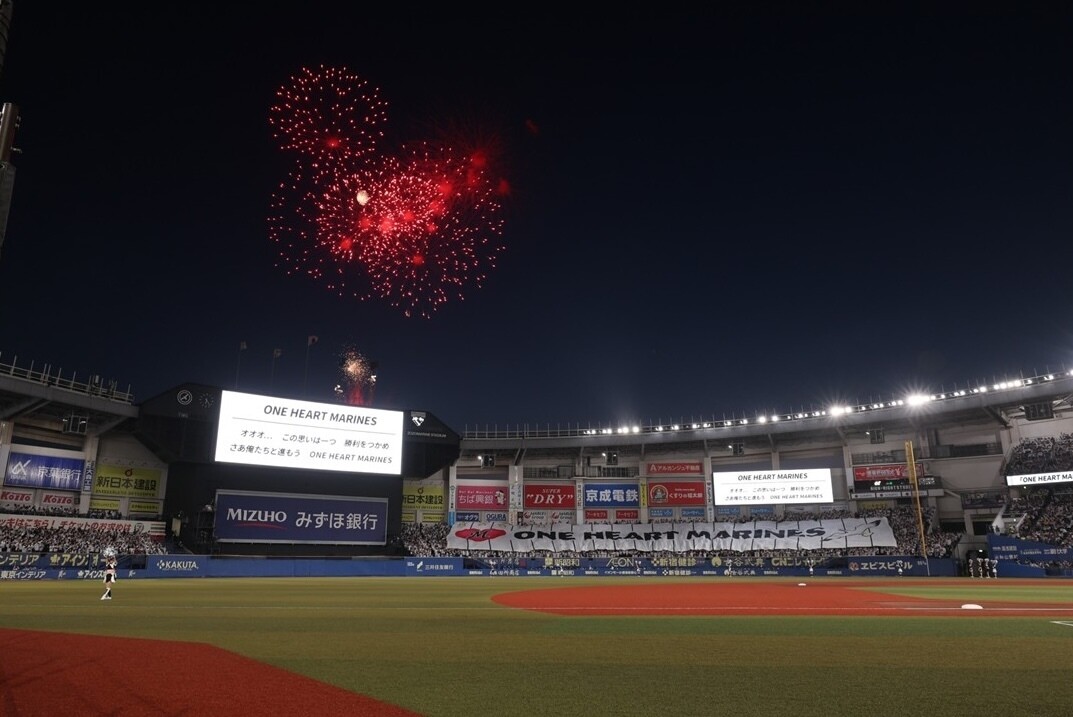 2024年３月29日の開幕戦ビッグフラッグ（球団提供）