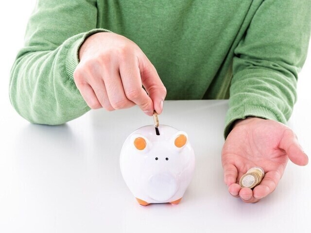 
                お金を貯めたい、家計を守りたい、と思っていても、お金にまつわることは難しい……。みなさんからのちょっとした疑問に専門家が回答します。今回は、普通預金の利息についてです。
            