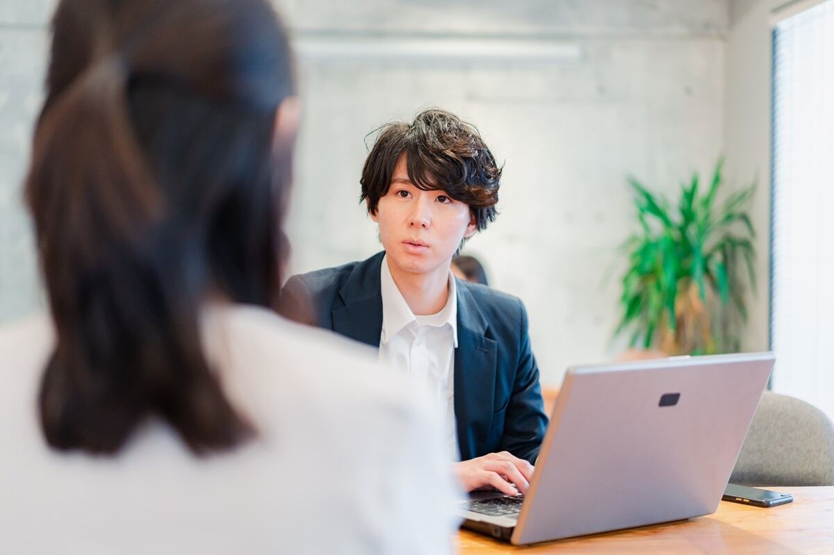 ジロジロ見てくる人への対処法【気持ち悪いと感じる場合】