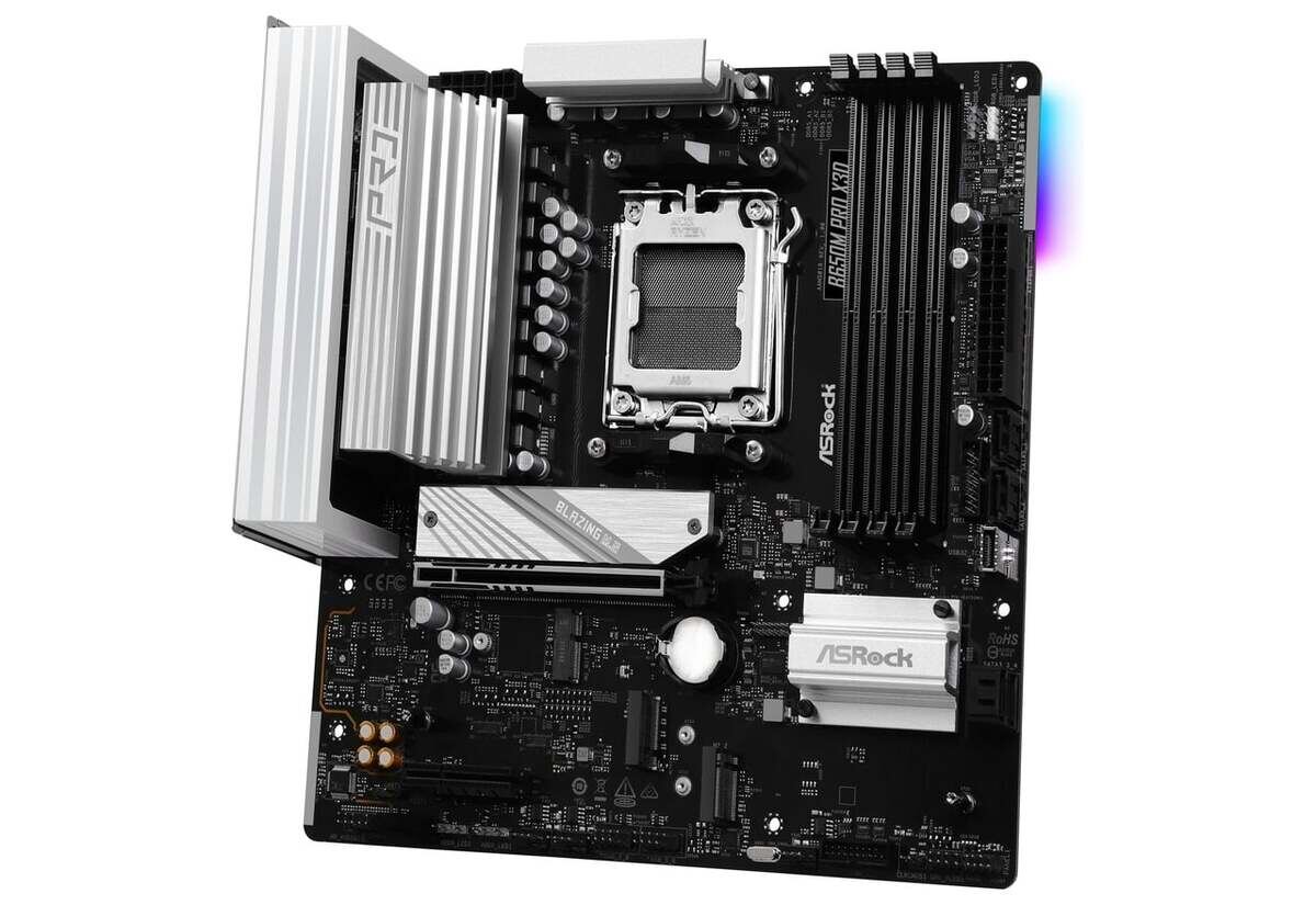 ASRockの「B650M Pro X3D」。M.2 NVMe SSD用のヒートシンクも1つ搭載する