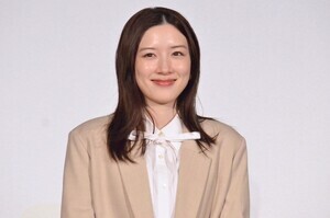 永野芽郁、報道番組の総合演出役で走りまくり!「毎日筋肉痛になりながら…」