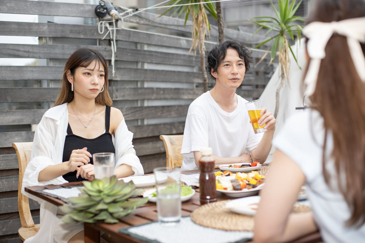大人の人見知りの特徴