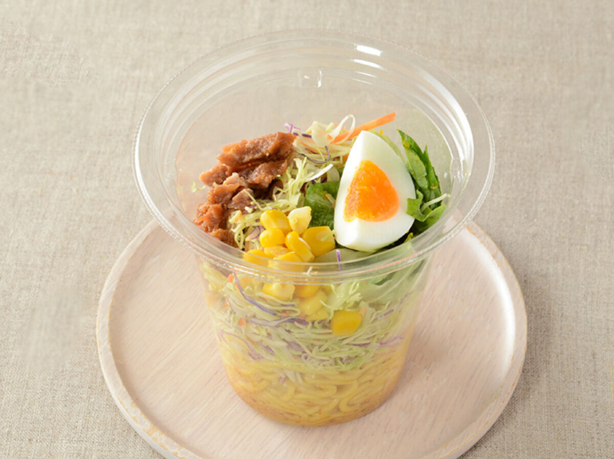 ローソン「振っておいしいラーメンサラダ　ピリ辛チャーシュー」