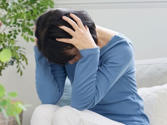 
                【薬学部教授が解説】軽い意識障害や注意障害の状態を指す「せん妄」。ぼんやりしたり、興奮しておかしなことを訴えたり、家族の名前を言い間違えたりと、さまざまな症状が起こります。原因と対処法について分かりやすく解説します。
            