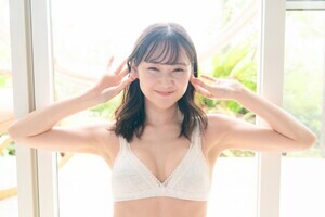 高井真菜、大人びた大胆カットも　デジタル限定写真集が2冊同時リリース