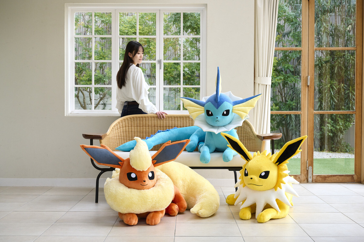 イーブイの進化形たちの等身大ぬいぐるみがポケモンセンター