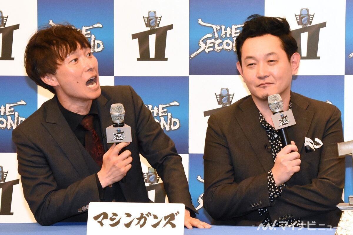 マシンガンズの滝沢秀一(左)と西堀亮