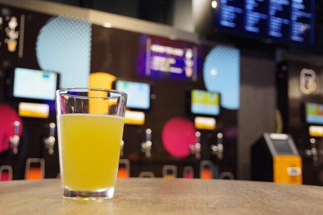 アーケードゲームと量り売りクラフトビールが楽しめる。タイトー「EXBAR TOKYO plus AKIHABARA」に行った