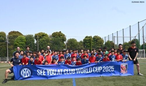4月、浦和レッズジュニアとインテルアカデミー東京の選手たちによる合同練習が行われた［写真］＝浦和レッズ