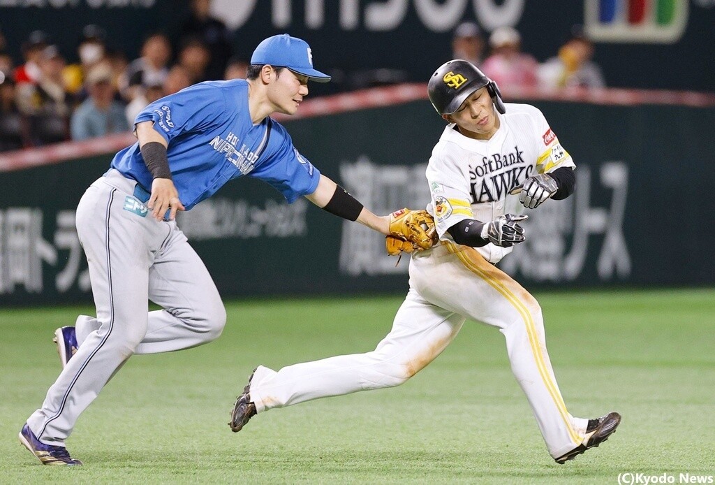(左)清宮幸太郎、(右)野村勇 (C)Kyodo News