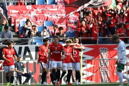 浦和と東京Vが対戦した [写真]=兼子愼一郎