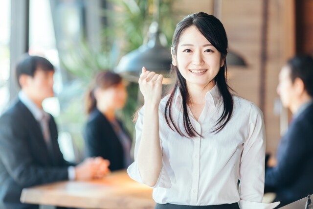 ビジネスで使える「一生懸命頑張る」の言い換え表現【会議】