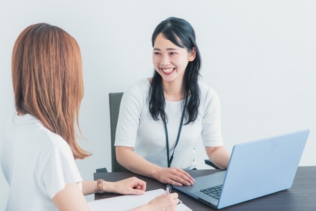 ビジネスで使える「一生懸命頑張る」の言い換え表現【上司・同僚とのやりとり】