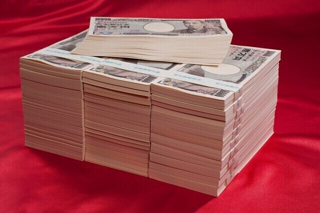 
                1億円を貯金するためには、どうすればよいでしょう。その方法は1つだけで、「収入が支出を上回るようにして、その差が1億円になるようにすること」ことです。
            