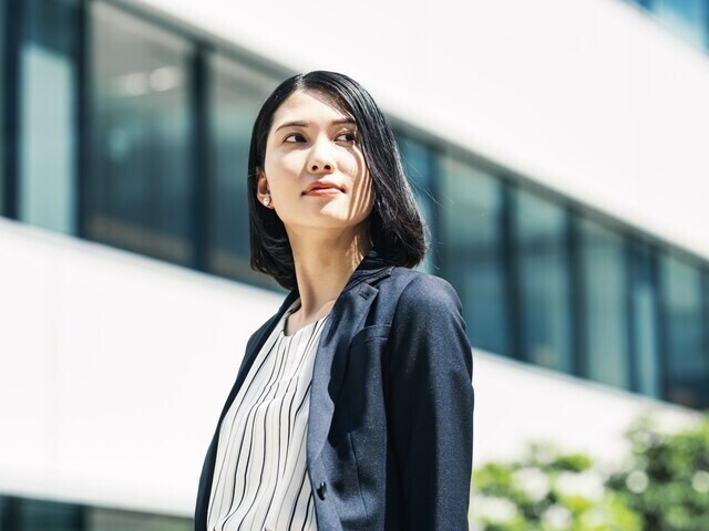 
                年金制度にまつわることは、難しい用語が多くて、ますます不安になってしまう人もいるのではないでしょうか。そんな年金初心者の方の疑問に専門家が回答します。今回は、年収がずっと1000万円だった場合、将来いくら年金をもらえるのかについてです。
            